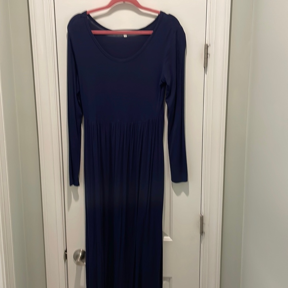 Navy long sleeve maxi with pockets!
